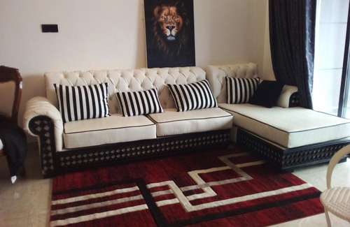 Thompson Estate Apartment | Penzi mv3