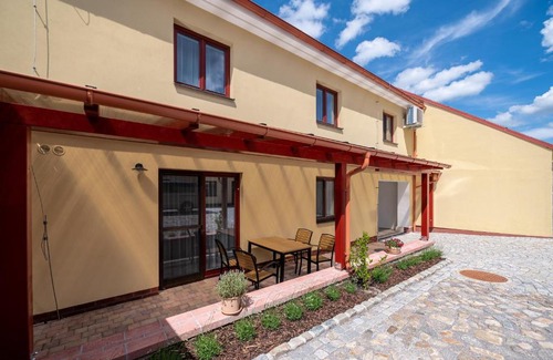 Trebon House | Penzion Kamenný dvůr