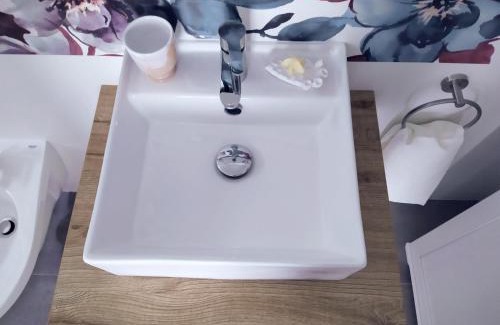 Porlezza Bed & Breakfast | PEONIA 2 posti Wi-Fi AC free park Jacuzzi