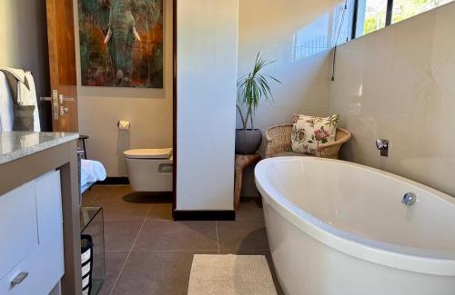 Scott Estate Villa | Pepper House Villa ,Housekeeper , heated pool , Hot tub, backup solar and water systems