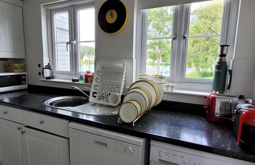 South Cerney Cabin | 'Pepperpot' Lodge on Isis & Windrush Lakes with Great On-site Facilities