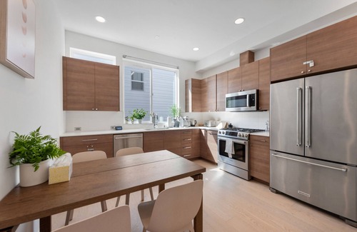 Squire Park House | Perch - Chic retreat near Seattle's heart. Enjoy skyline views, and easy city access.