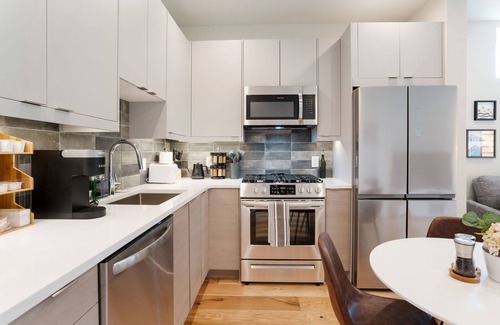Wallingford House | Perch - Wallingford Place: Modern & Cozy Townhome w/Parking & A/C