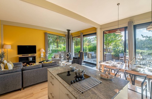 Richmond Cottage | Percy - a lodge that sleeps 6 guests in 3 bedrooms