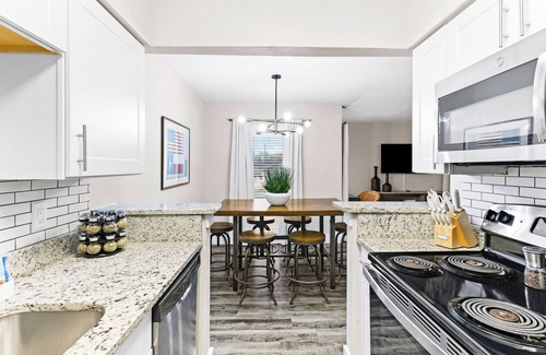 South Arlington Apartment | Perfect Arlington, Stadiums, Six Flags, and World Cup, Free Parking Location