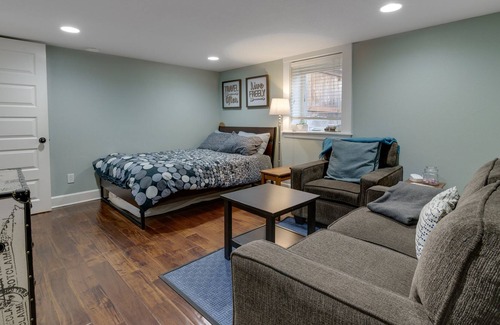 Kerns Apartment | Perfect base for work and play -this ADU delivers!