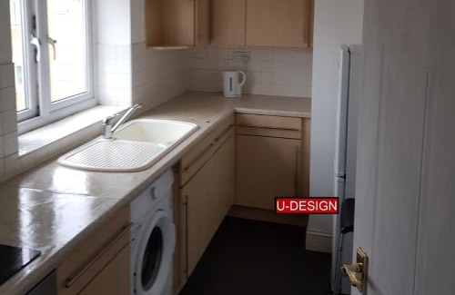 Luton Apartment | Perfect Base in Leagrave - Fast WiFi and Free Parking