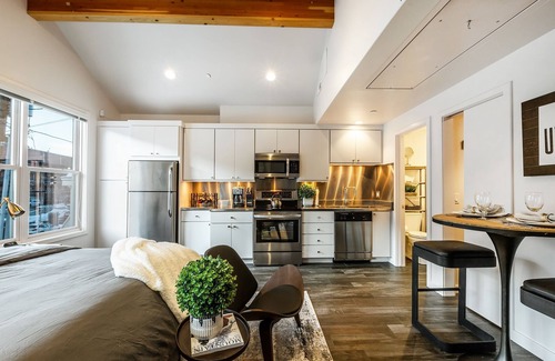 Downtown Park City House | Perfect Couples Getaway Chic Tiny Home Fireplace AC Balcony Steps from Main St.