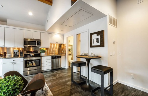 Downtown Park City House | Perfect Couples Getaway Chic Tiny Home Fireplace AC Balcony Steps from Main St.