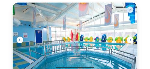 Colchester Resort | Perfect days away - 3 bedroom 1 shower with decking & bedding