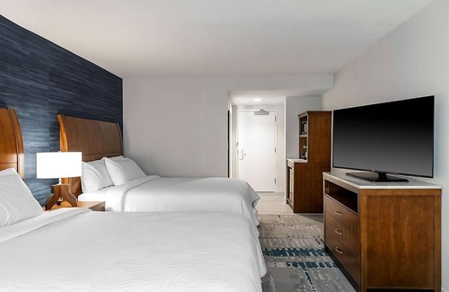 Radnor - Fort Myer Heights Hotel | Perfect DC Getaway | Modern Stay Minutes from Capitol, Museums & Metro | 2 Units