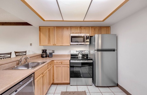 Historic District Condo | Perfect Downtown Retreat with ALL NEW APPLIANCES AS OF FALL 2025!