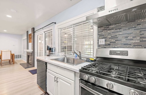Ontario House | Perfect Family Getaway w Garden Near ONT Airport