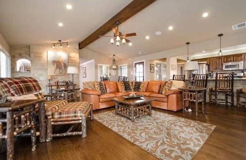 Denton Apartment | Perfect Family or multi family Getaway!