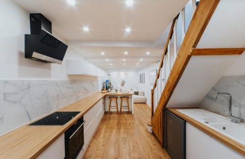 Antibes Old Town Apartment | Perfect family-oriented and renovated townhouse in the old Antibes
