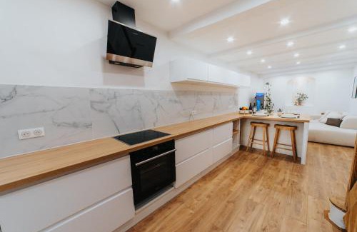 Antibes Old Town Apartment | Perfect family-oriented and renovated townhouse in the old Antibes