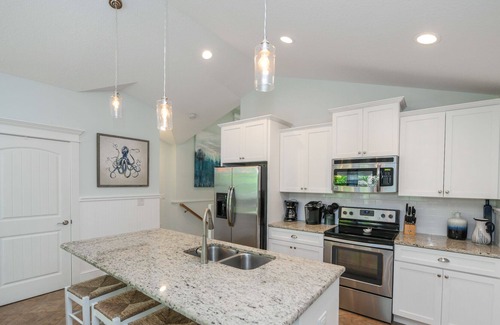 Holmes Beach House | Perfect Family Vacation Home with a private Pool! Close to the beach!