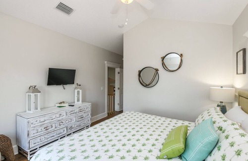 Holmes Beach House | Perfect Family Vacation Home with a private Pool! Close to the beach!