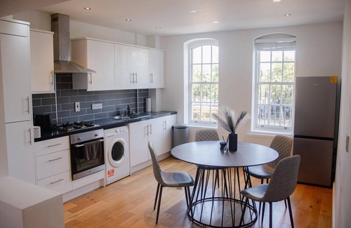 East Walworth Apartment | Perfect for 4 -2 Bedroom 2 Bathroom Apartment Bermondsey,Tower Bridge,London Eye