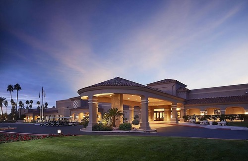 South Scottsdale Resort | Perfect for a Family Trip! 2 Comfortable Units, 5 Pools, Spa, Free Parking!