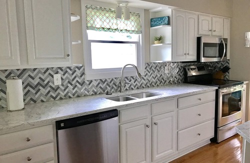 South Haven House | Perfect for Family - HEATED POOL thru early Oct, WALK to Downtown/Beach, HOT TUB