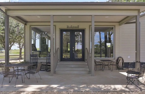 Navasota House | Perfect for Game Day, Family Get Aways and Fishing. 15-20 Minutes to Kyle Field!