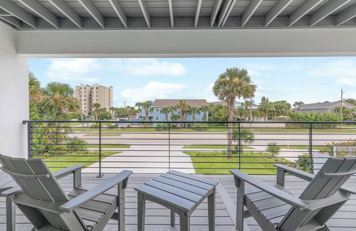 New Smyrna Beach House | 🌊Perfect for Large Groups + Families | Steps to Beach | Flip Flop Living NSB🌊