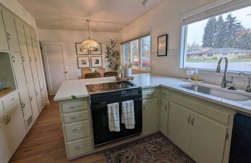 Idaho Falls House | Perfect for the Large Gatherings!