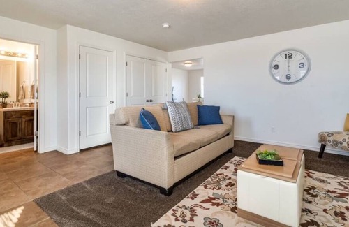 Layton House | Perfect for vacation! Sleeps 10, Large yard