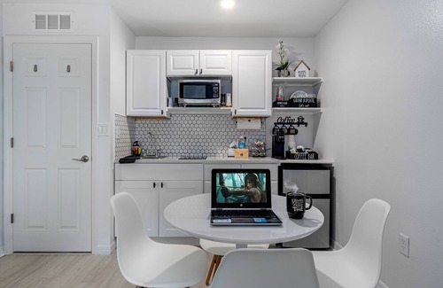 Deltona Lakes Apartment | Perfect Gateway Suite