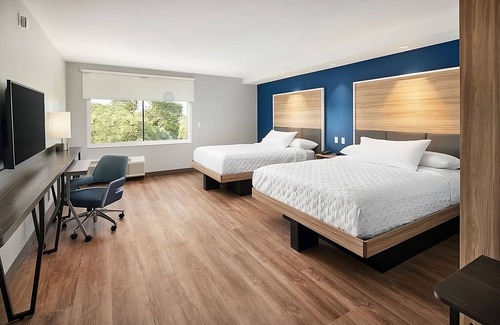 Dania Beach Hotel | Perfect Getaway! 2 Stunning Units with Free Breakfast, Near Cozy Cove Marina!