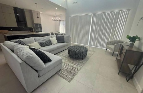 Alamo House | Perfect Getaway! Pool House!