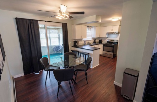 Green Bay House | Perfect Green Bay Getaway, 6 Minutes to Lambeau & Airport