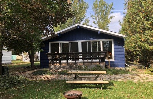 Grey Highlands Cottage | Perfect hideaway: all-season, open concept cottage overlooking Lake Eugenia