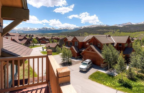 The Highlands House | Perfect Holiday Retreat! Enjoy VIEWS from the Private Hot Tub!