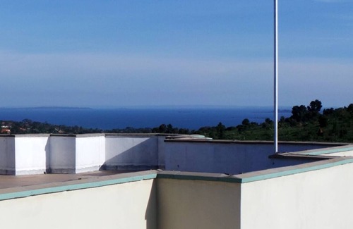 Kampala Apartment | Perfect Lakeview Escape with Pool+Gym+Sauna & Lift