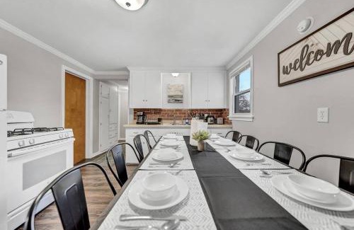 Hamburg Apartment | Perfect Location and Fast Wi-Fi Heart of Village