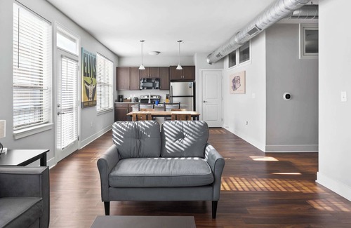 Mile Square Apartment | Perfect Location! Cozy Corner Condo + Free Parking