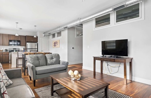 Mile Square Apartment | Perfect Location! Cozy Corner Condo + Free Parking