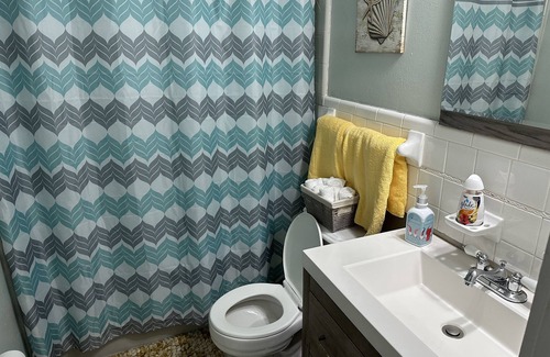 Denton House | Perfect Location good family size home 5 min to downtown restaurants and stores