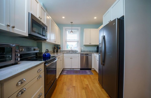 Narragansett Pier House | Perfect location in the heart of the Pier ! Short walk to Narragansett beach