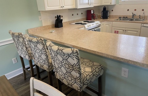 Central Myrtle Beach Condo | Perfect Pet Friendly 2 bedroom condo! 1st Floor
