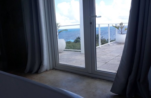 Cotton Valley Villa | Perfect rejuvinating with the beach right below the villa within a minute reach