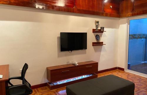 Teshie Villa | Perfect Relaxing King Suite with Free Parking & wifi