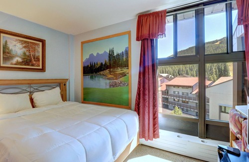 Copper Mountain Village Hotel | Perfect Ski-In/Ski-Out Hotel Room, Steps to American E Chairlifts, Hot Tub