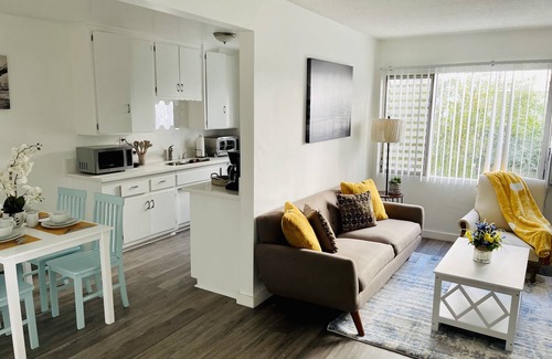 Castle Heights Apartment | Perfect spacious 1bd/1ba in Culver City/Palm UCLA