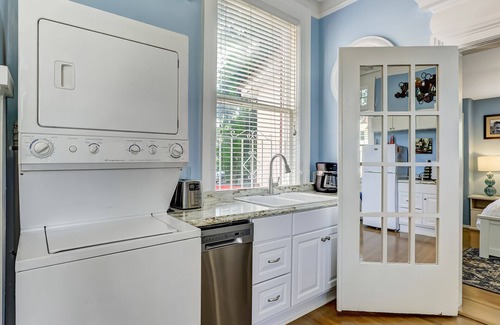 Thomas Square Apartment | Perfect Starland 3 Bedroom, Heated Pool Access