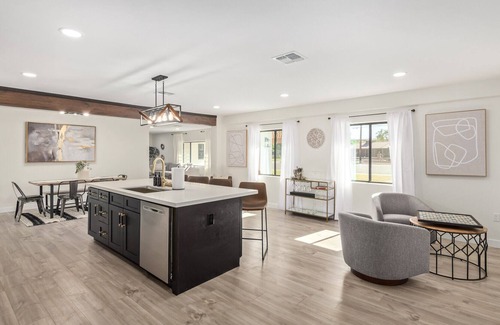 Alhambra House | Perfect Super Bowl and PGA home! Centrally located