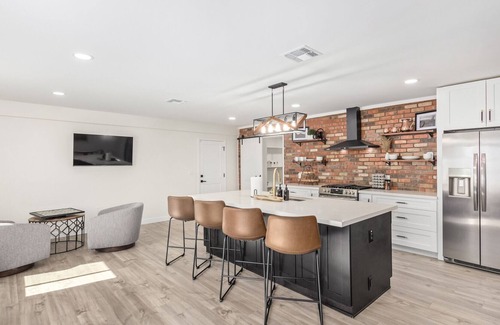 Alhambra House | Perfect Super Bowl and PGA home! Centrally located