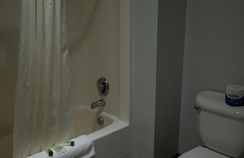 Dillon House | Perfect Vacation! 3 Great Units Near Attractions, Breakfast, Pet-Friendly!